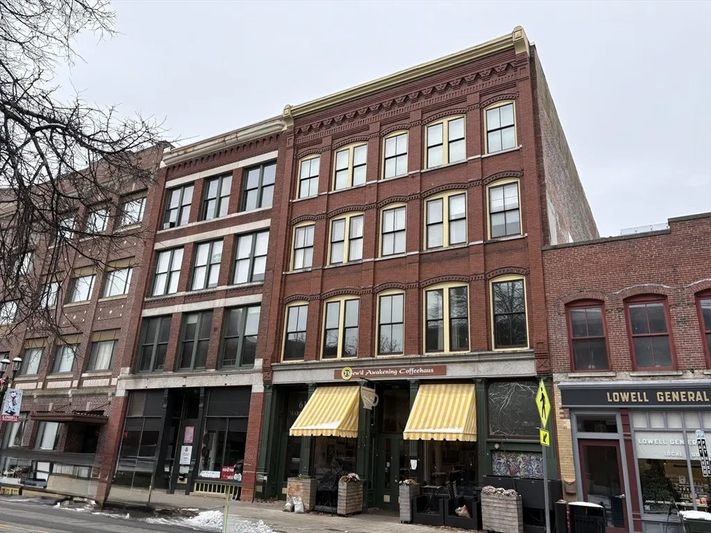 1 bed, 1 bath apartment for rent at 61 Market St Unit 3C, Lowell — photo 1 of 16
