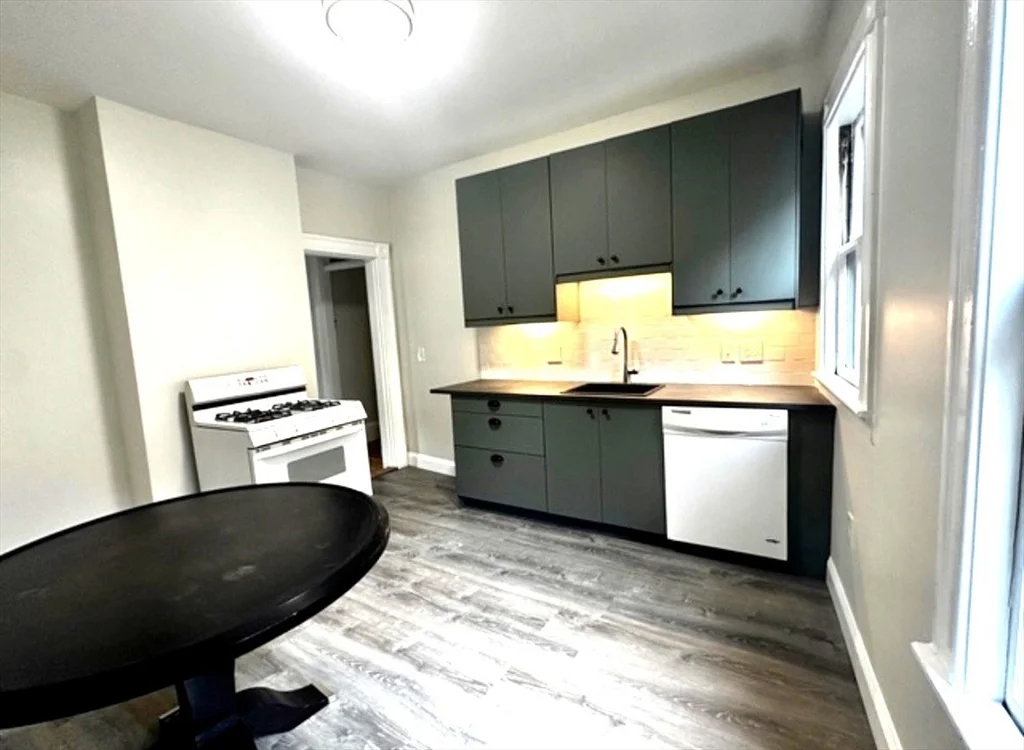 3 bed, 1 bath apartment for rent at 61 Monument Ave Unit 1, Charlestown — photo 7 of 20