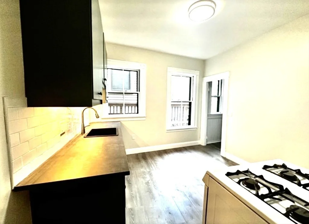 3 bed, 1 bath apartment for rent at 61 Monument Ave Unit 1, Charlestown — photo 5 of 20
