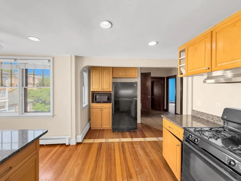 3 bed, 1 bath apartment for rent at 61 Moraine St Unit 61, Jamaica Plain — photo 7 of 27