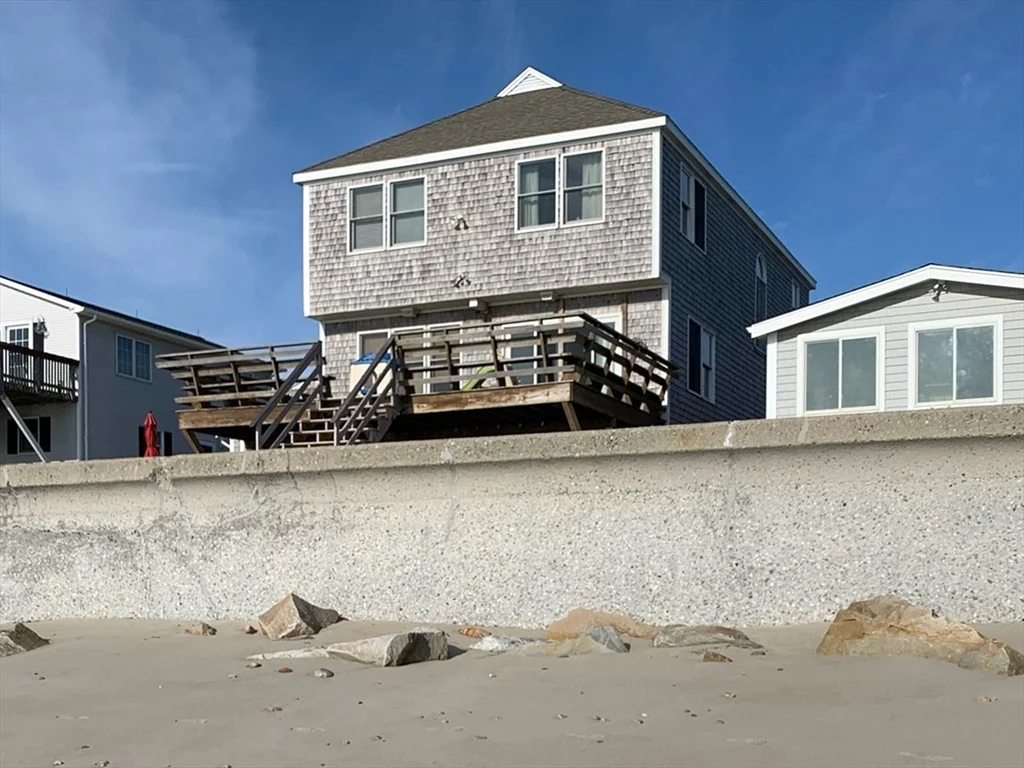 3 bed, 2 bath apartment for rent at 61 Ocean Road North, Duxbury — photo 1 of 31