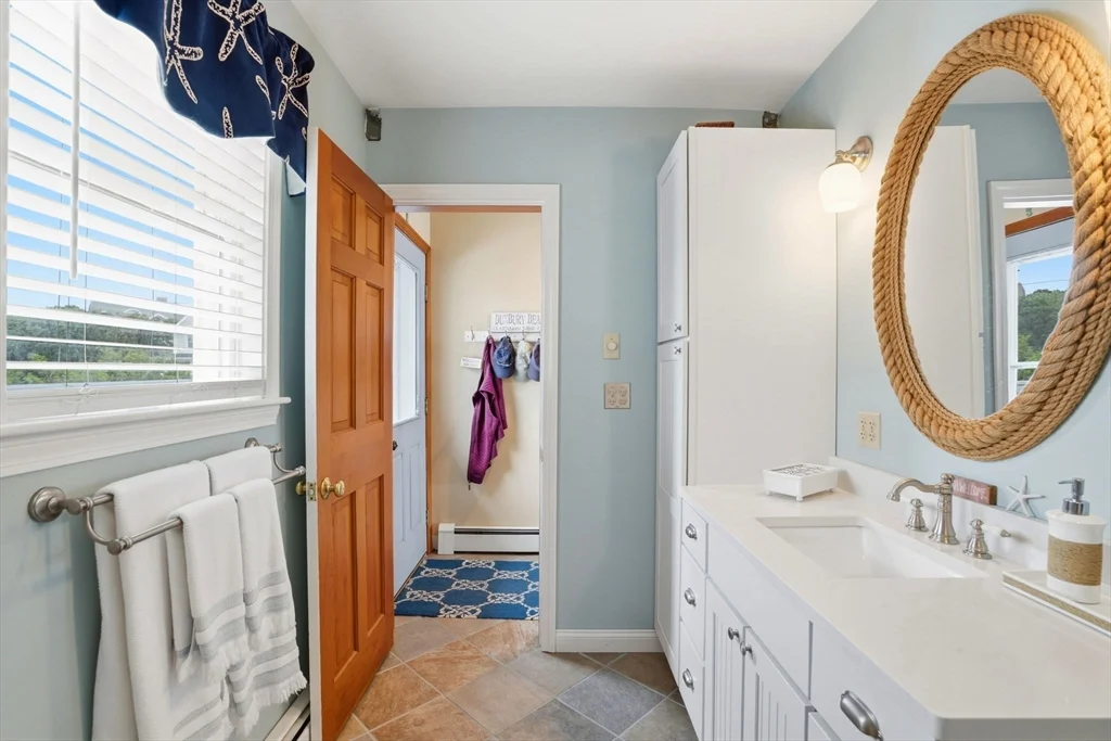 3 bed, 2 bath apartment for rent at 61 Ocean Road North, Duxbury — photo 17 of 31