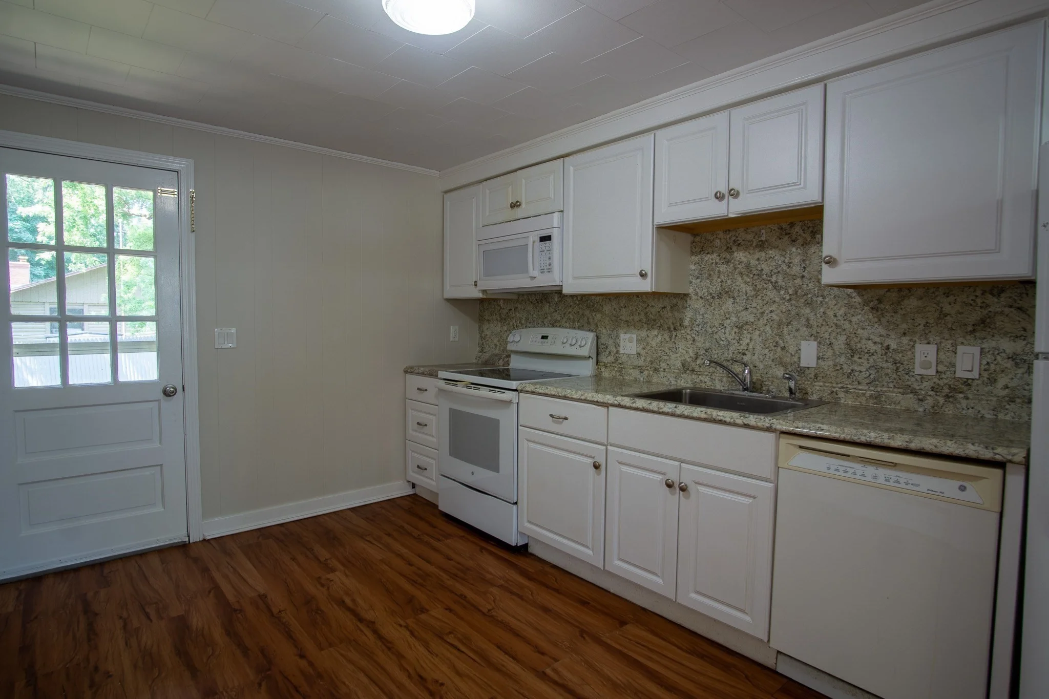 3 bed, 1 bath apartment for rent at 61 Orchard St Unit 1, Bellingham — photo 4 of 18