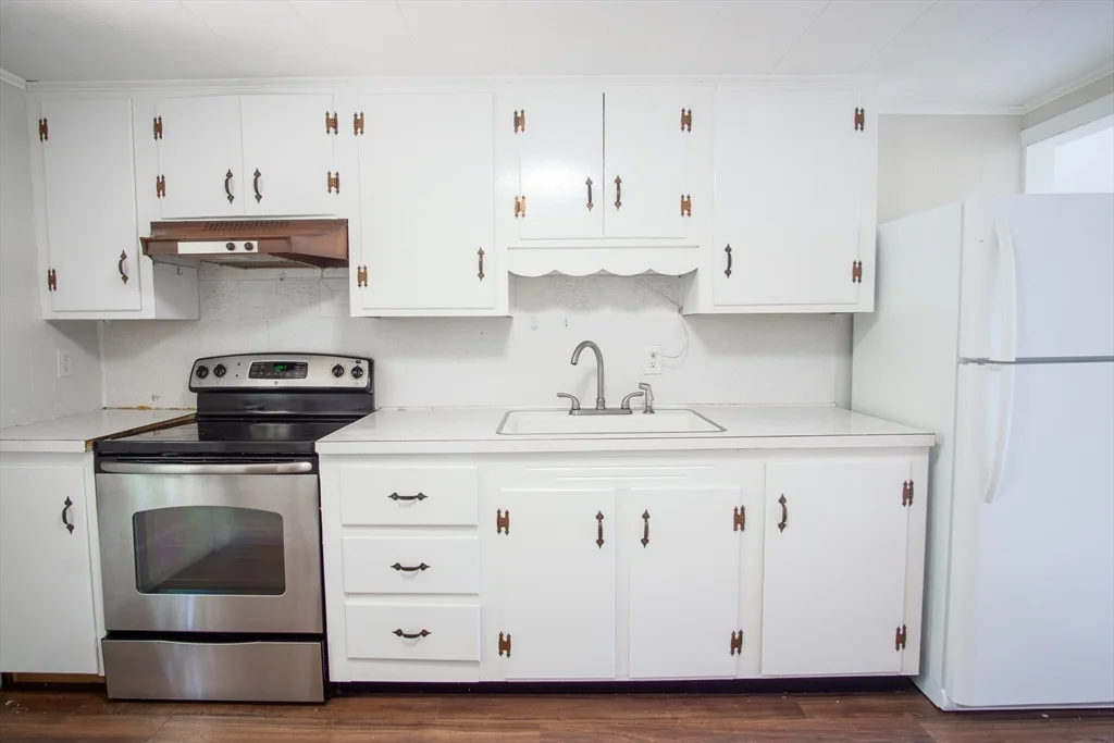 3 bed, 1 bath apartment for rent at 61 Orchard St Unit 2, Bellingham — photo 8 of 24