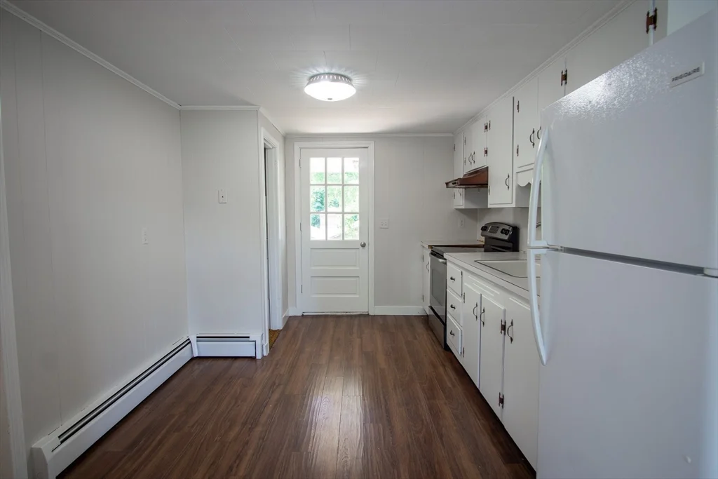 3 bed, 1 bath apartment for rent at 61 Orchard St Unit 2, Bellingham — photo 6 of 24