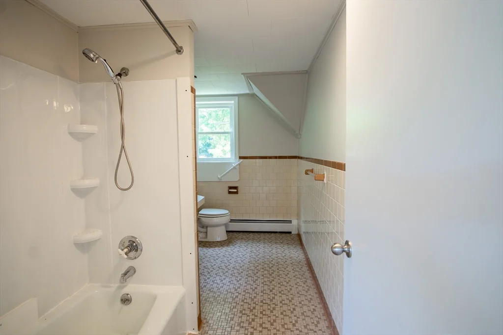 3 bed, 1 bath apartment for rent at 61 Orchard St Unit 2, Bellingham — photo 16 of 24