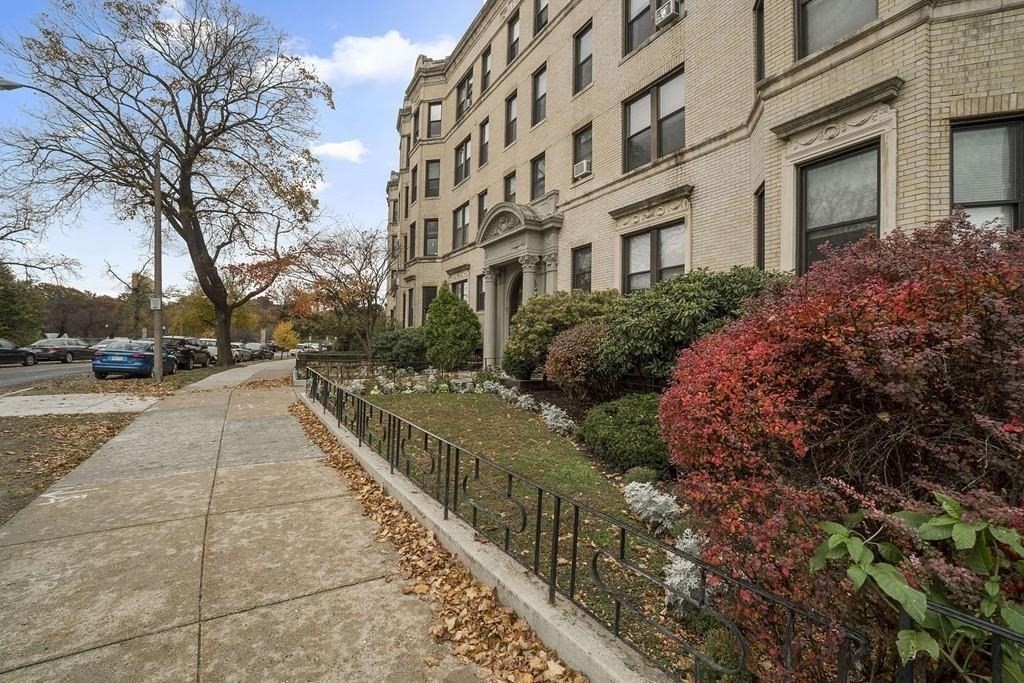 2 bed, 1 bath apartment for rent at 61 Park Dr Unit 16, Fenway — photo 7 of 7
