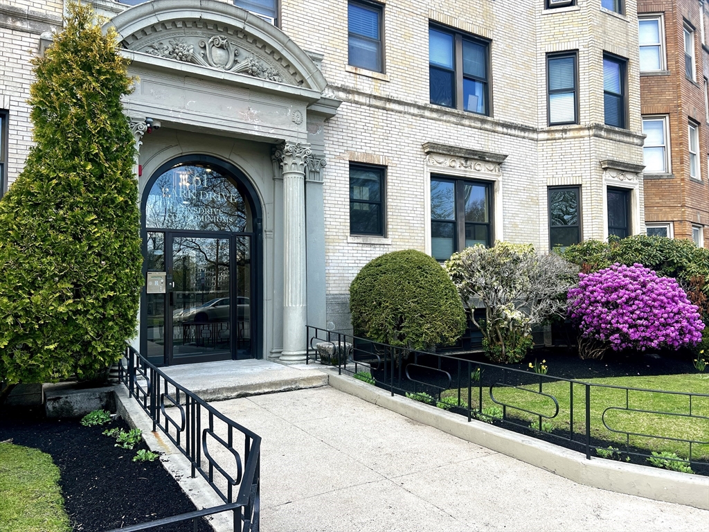 1 bed, 1 bath apartment for rent at 61 Park Dr Unit 19, Fenway — photo 16 of 18