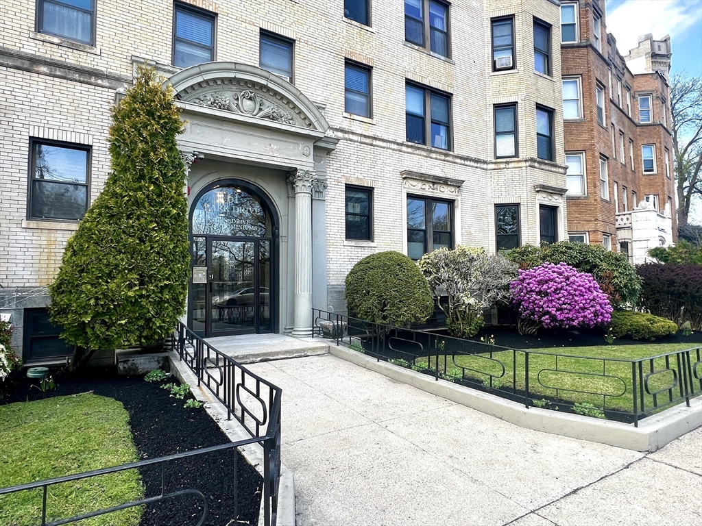 1 bed, 1 bath apartment for rent at 61 Park Dr Unit 19, Fenway — photo 17 of 18