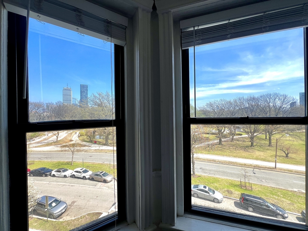 1 bed, 1 bath apartment for rent at 61 Park Dr Unit 19, Fenway — photo 5 of 18
