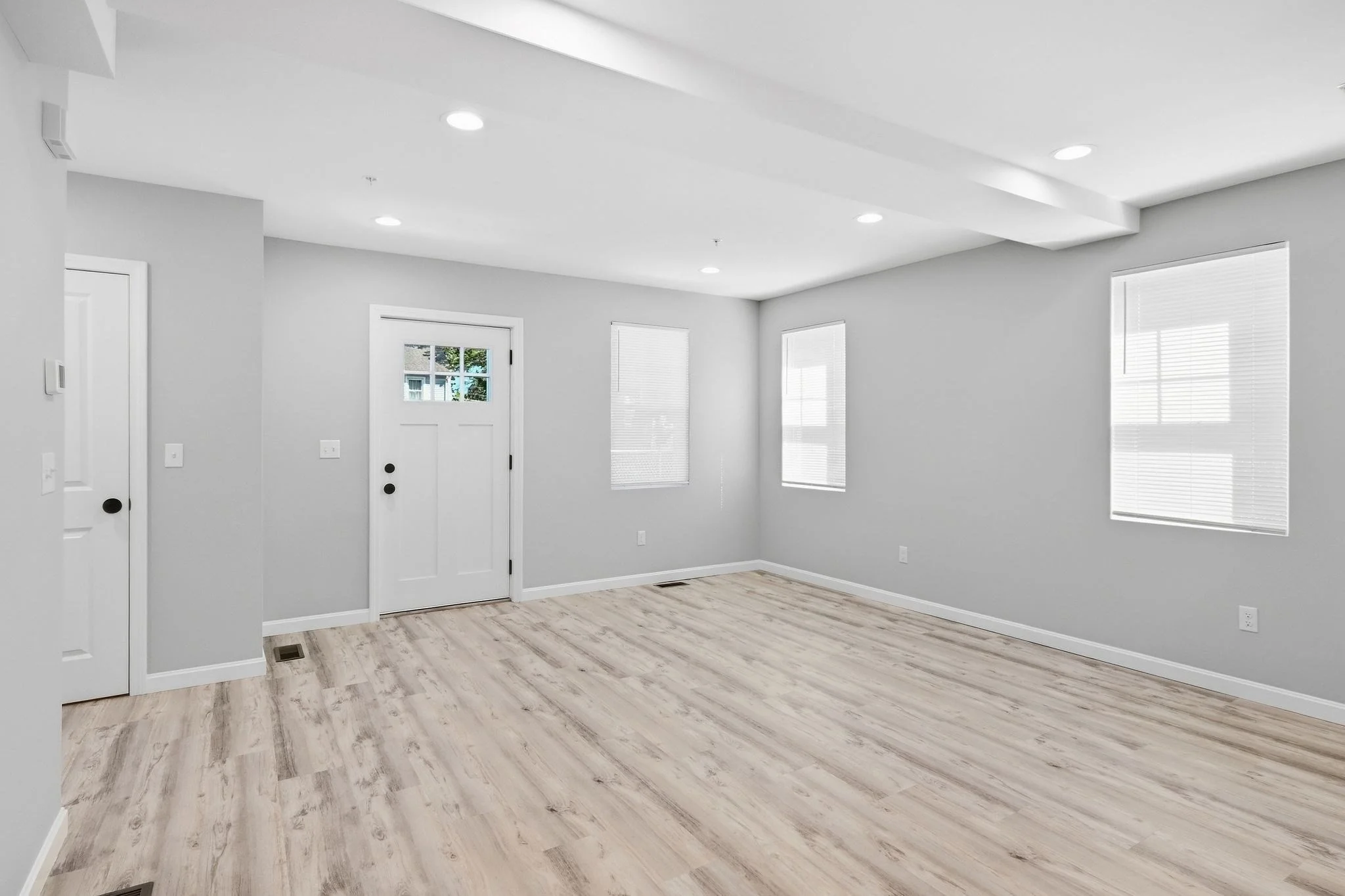 2 bed, 1 bath apartment for rent at 61 Parker St Unit 1, Springfield — photo 2 of 14