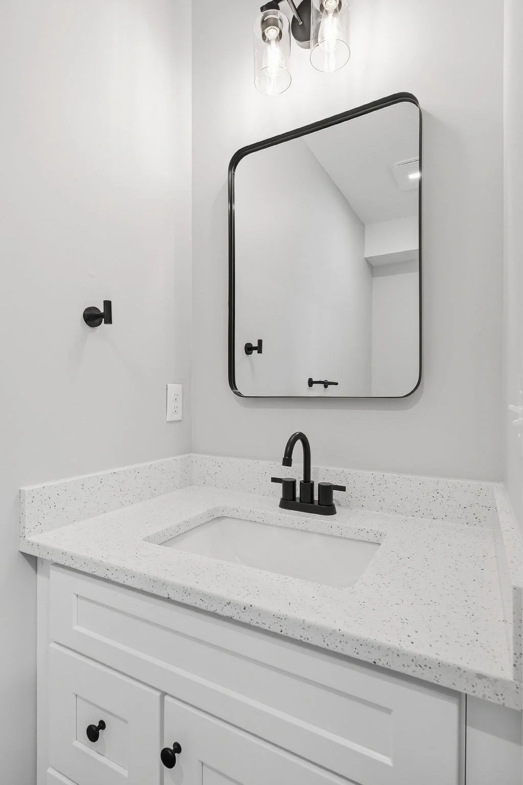 2 bed, 1 bath apartment for rent at 61 Parker St Unit 1, Springfield — photo 4 of 14