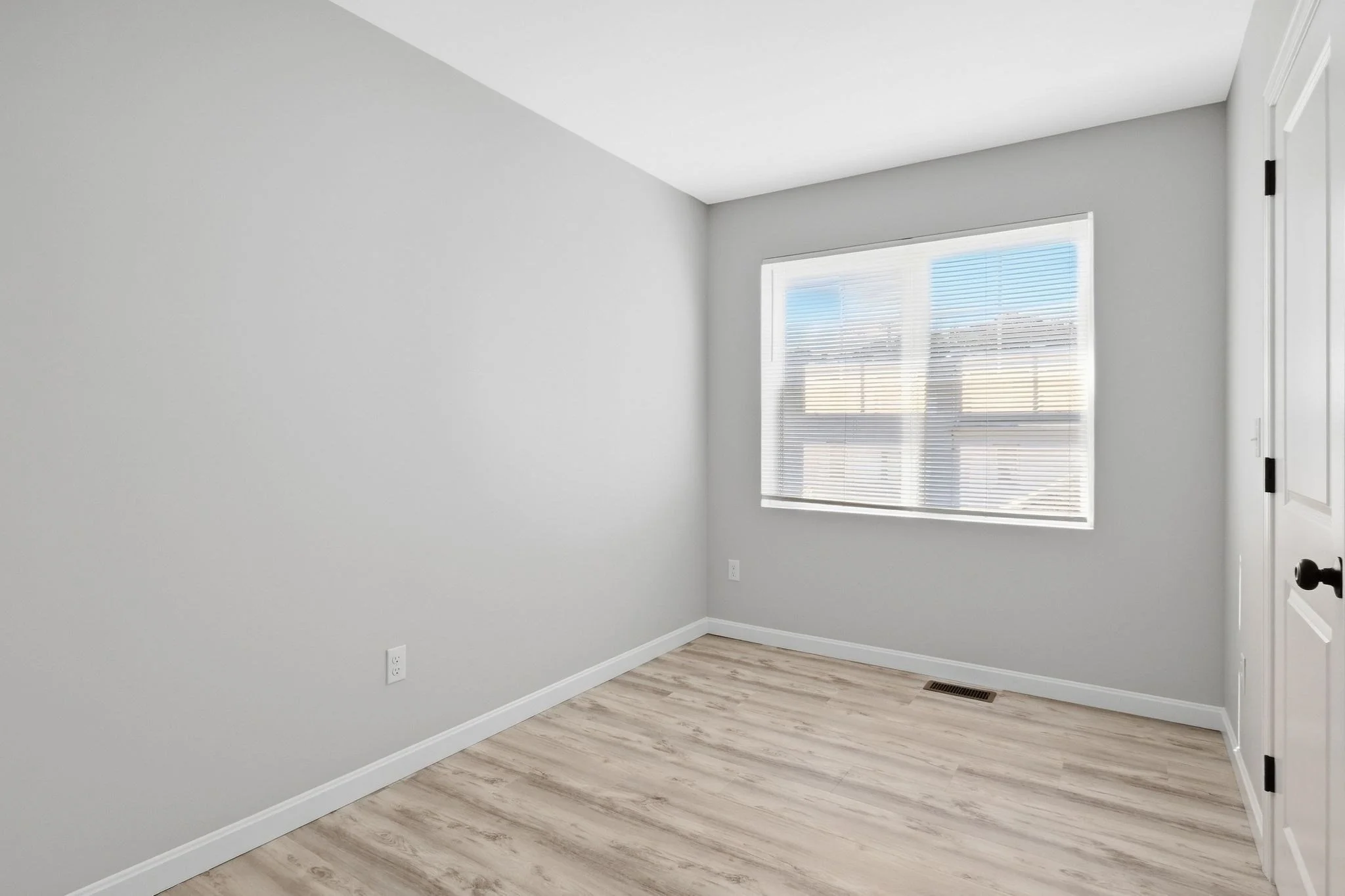 3 bed, 1 bath apartment for rent at 61 Parker St Unit 2, Springfield — photo 9 of 23