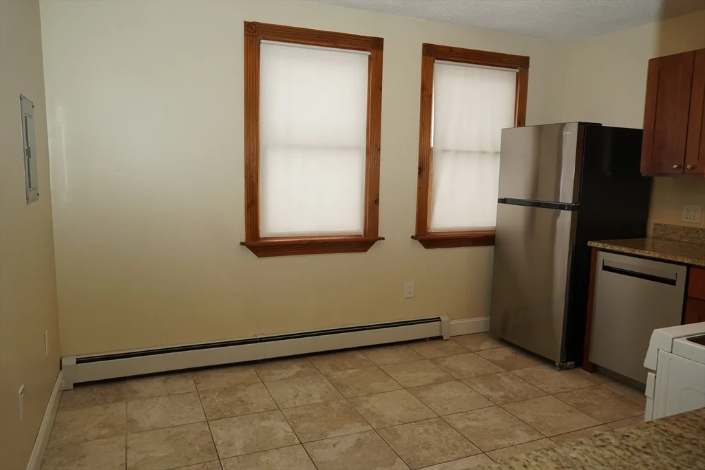 2 bed, 1 bath apartment for rent at 61 Plain St Unit 1R, Taunton — photo 5 of 14