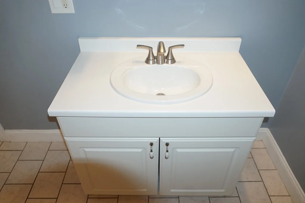 2 bed, 1 bath apartment for rent at 61 Plain St Unit 1R, Taunton — photo 14 of 14