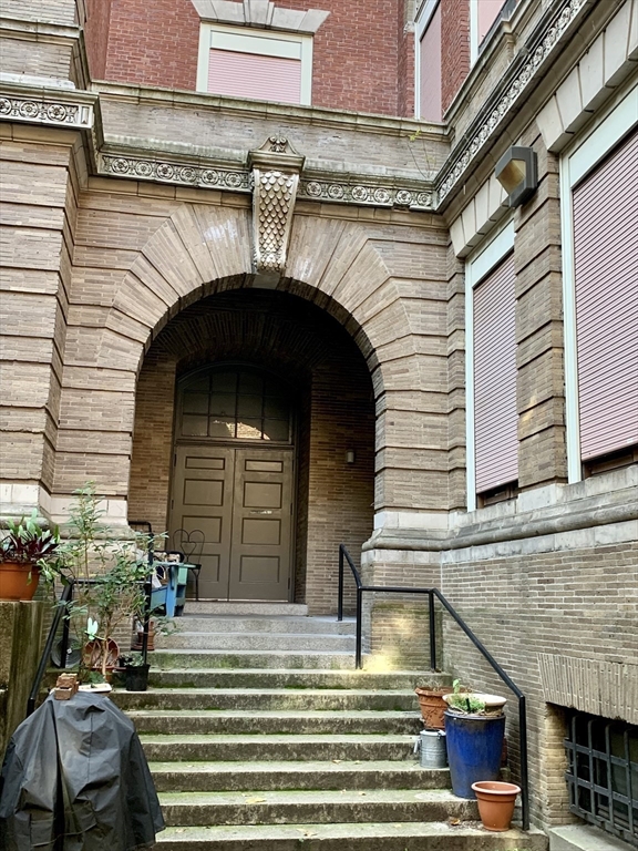 3 bed, 2 bath apartment for rent at 61 Prince St Unit 3B, North End — photo 4 of 23