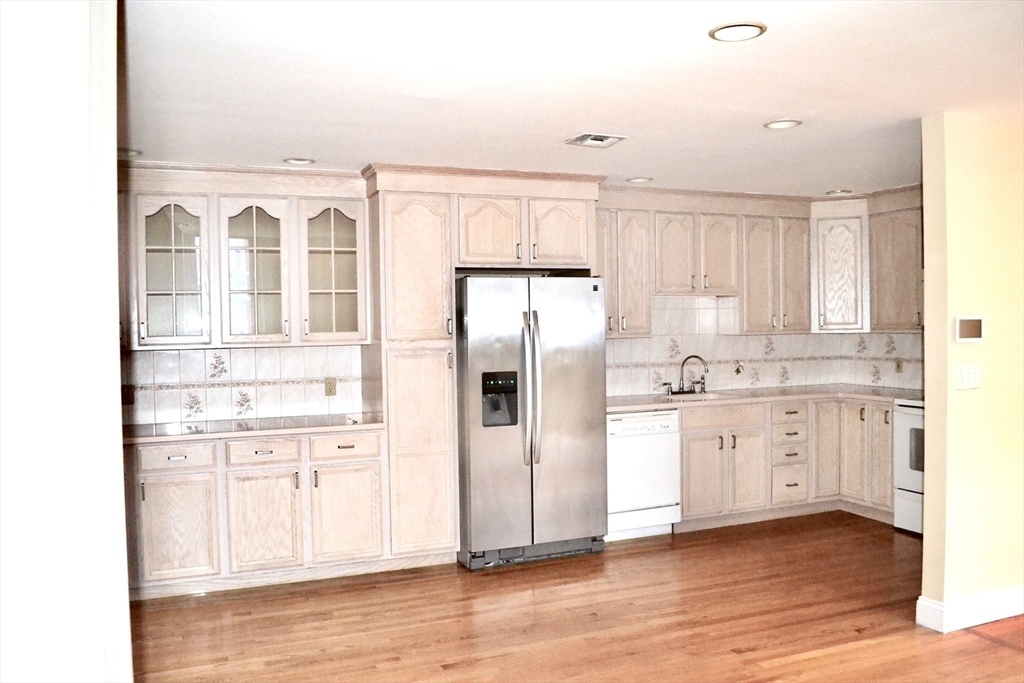 3 bed, 2 bath apartment for rent at 61 Prince St Unit 3B, North End — photo 5 of 23