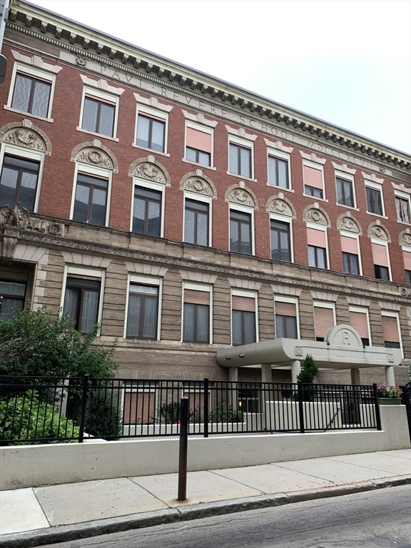3 bed, 2 bath apartment for rent at 61 Prince St Unit 3B, North End