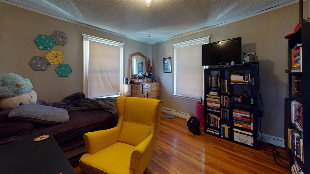 4 bed, 1 bath apartment for rent at 61 Putnam Rd Unit 2, Somerville — photo 5 of 10