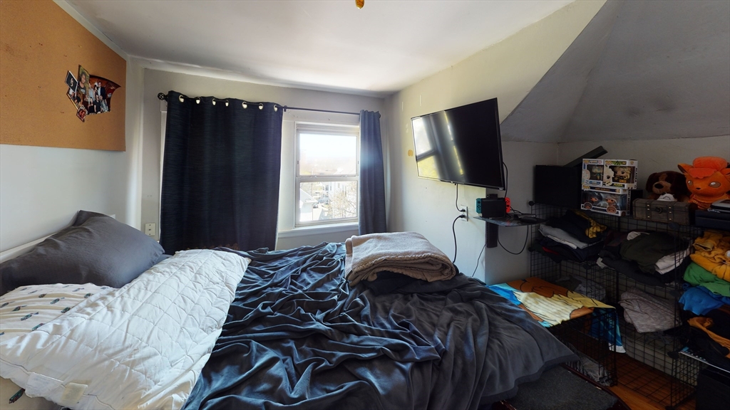 4 bed, 1 bath apartment for rent at 61 Putnam Rd Unit 2, Somerville — photo 10 of 10