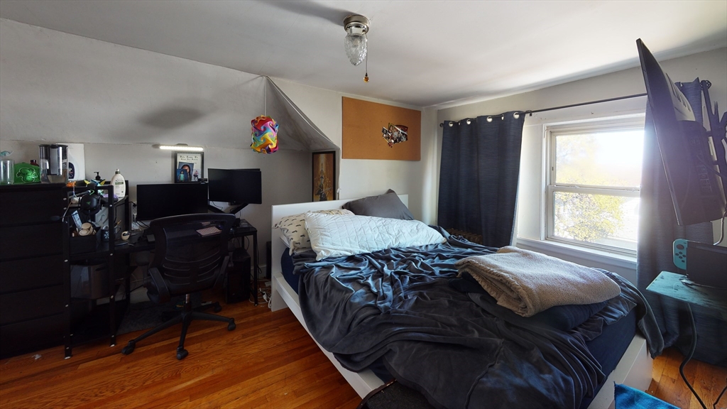 4 bed, 1 bath apartment for rent at 61 Putnam Rd Unit 2, Somerville — photo 7 of 10