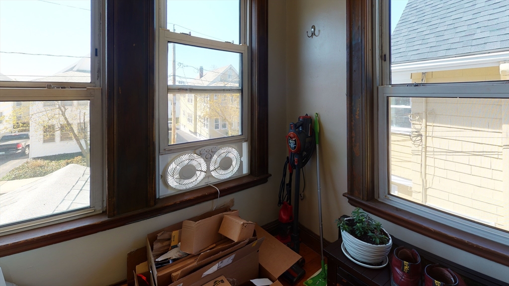 4 bed, 1 bath apartment for rent at 61 Putnam Rd Unit 2, Somerville — photo 4 of 10
