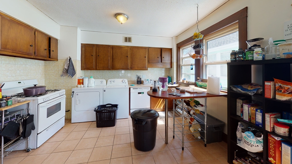 4 bed, 1 bath apartment for rent at 61 Putnam Rd Unit 2, Somerville — photo 1 of 10
