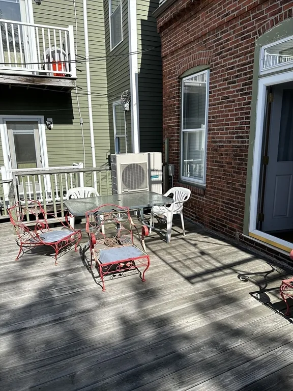 1 bed, 1 bath apartment for rent at 61 Putnam St Unit 2, Eagle Hill — photo 3 of 14