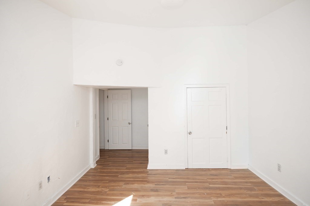 4 bed, 1 bath apartment for rent at 61 Rodney St Unit 1, Worcester — photo 8 of 13