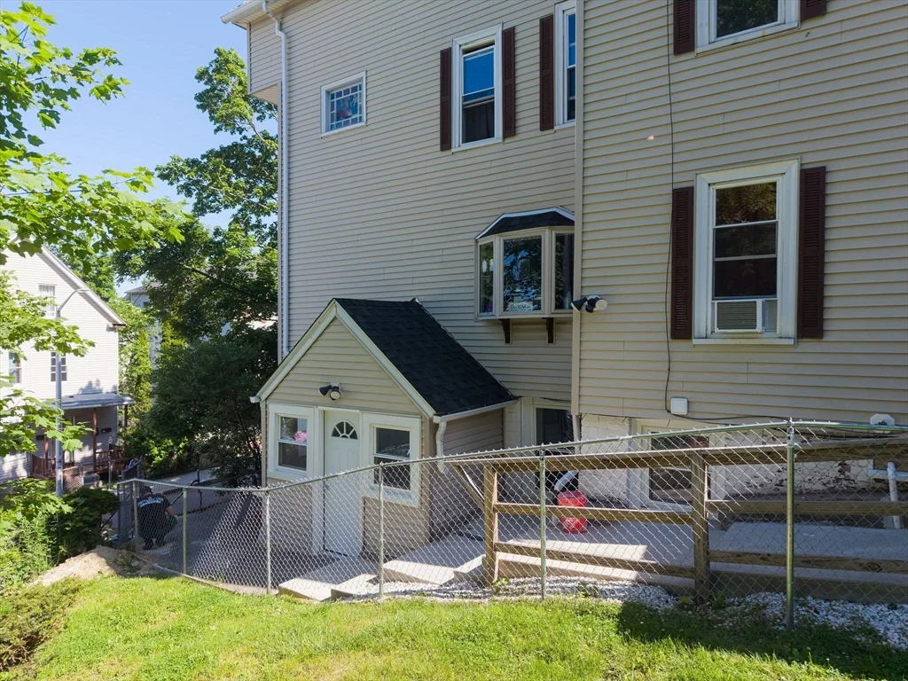 2 bed, 1 bath apartment for rent at 61 Rodney St Unit G, Worcester — photo 23 of 24