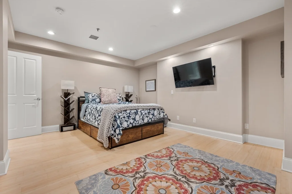 3 bed, 2 bath apartment for rent at 61 Saint Botolph St Unit 61, Back Bay — photo 30 of 42