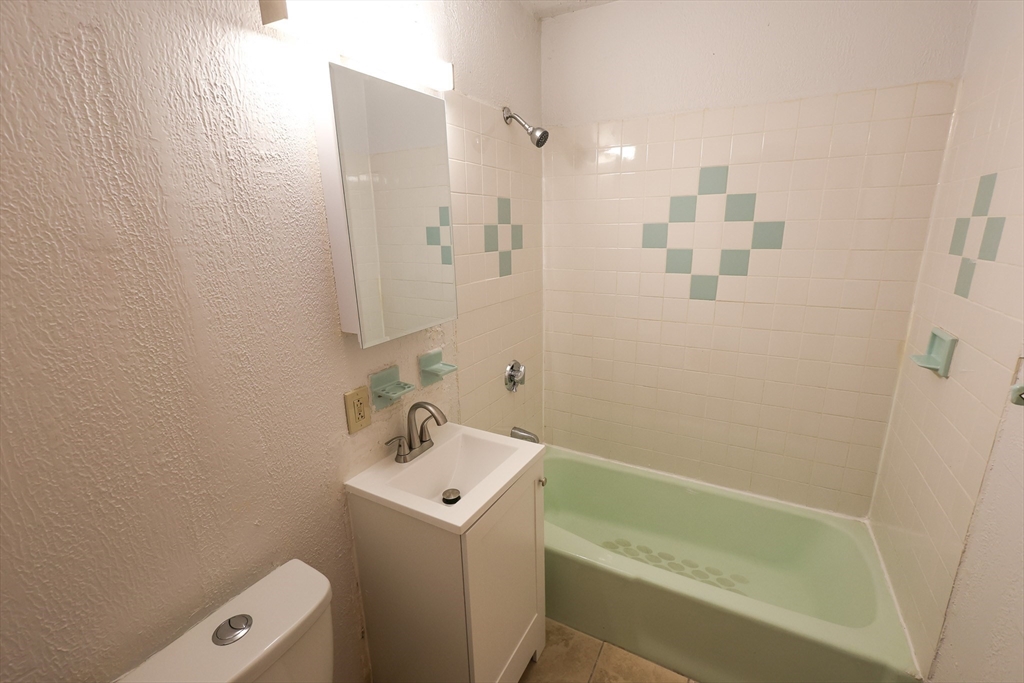 3 bed, 1 bath apartment for rent at 61 Saint James St Unit 3, Roxbury — photo 11 of 19