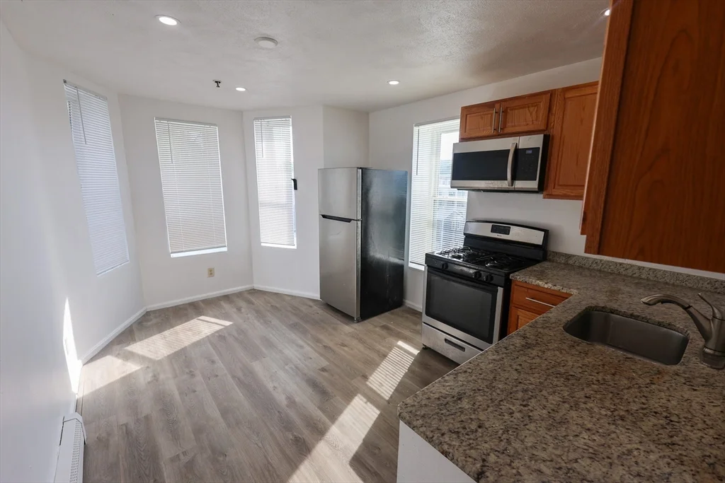 3 bed, 1 bath apartment for rent at 61 Saint James St Unit 5, Roxbury — photo 2 of 15