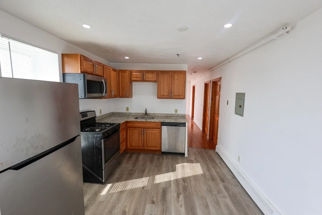 3 bed, 1 bath apartment for rent at 61 Saint James St Unit 5, Roxbury — photo 3 of 15