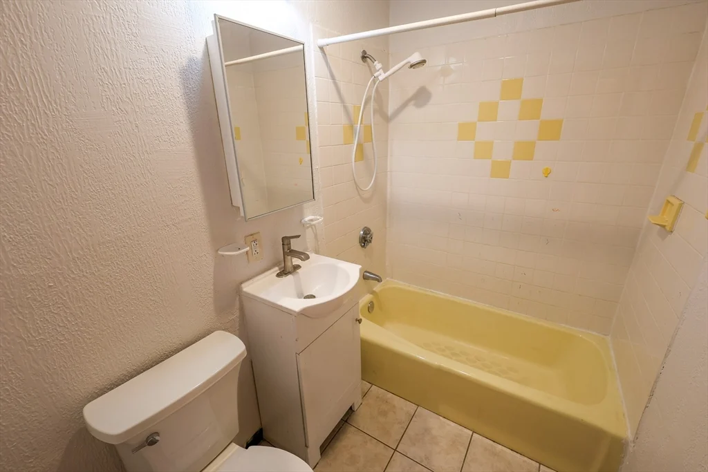 3 bed, 1 bath apartment for rent at 61 Saint James St Unit 5, Roxbury — photo 9 of 15