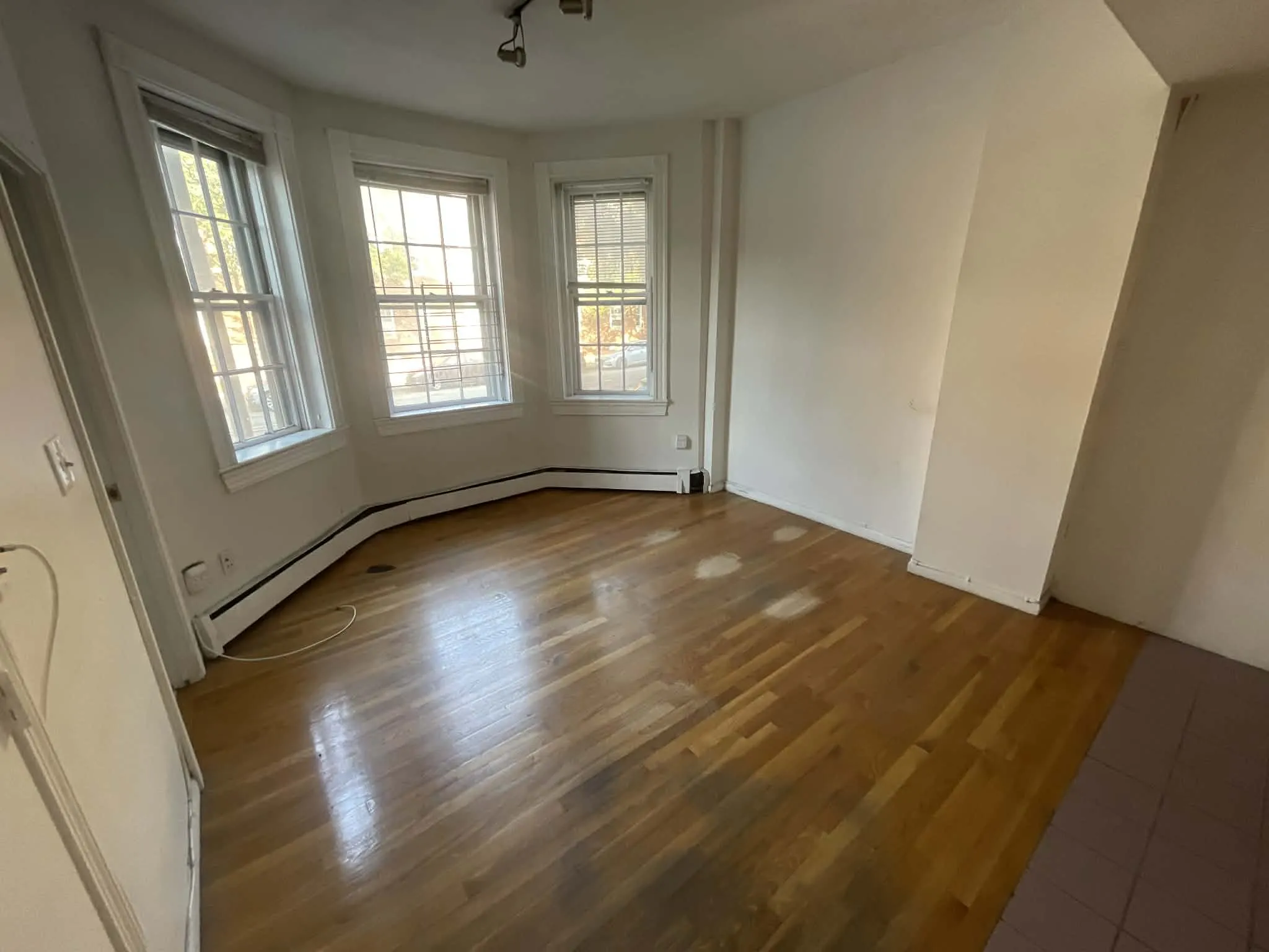 Studio bed, 1 bath apartment for rent at 61 South Huntington Ave Unit 1, Jamaica Plain — photo 2 of 4