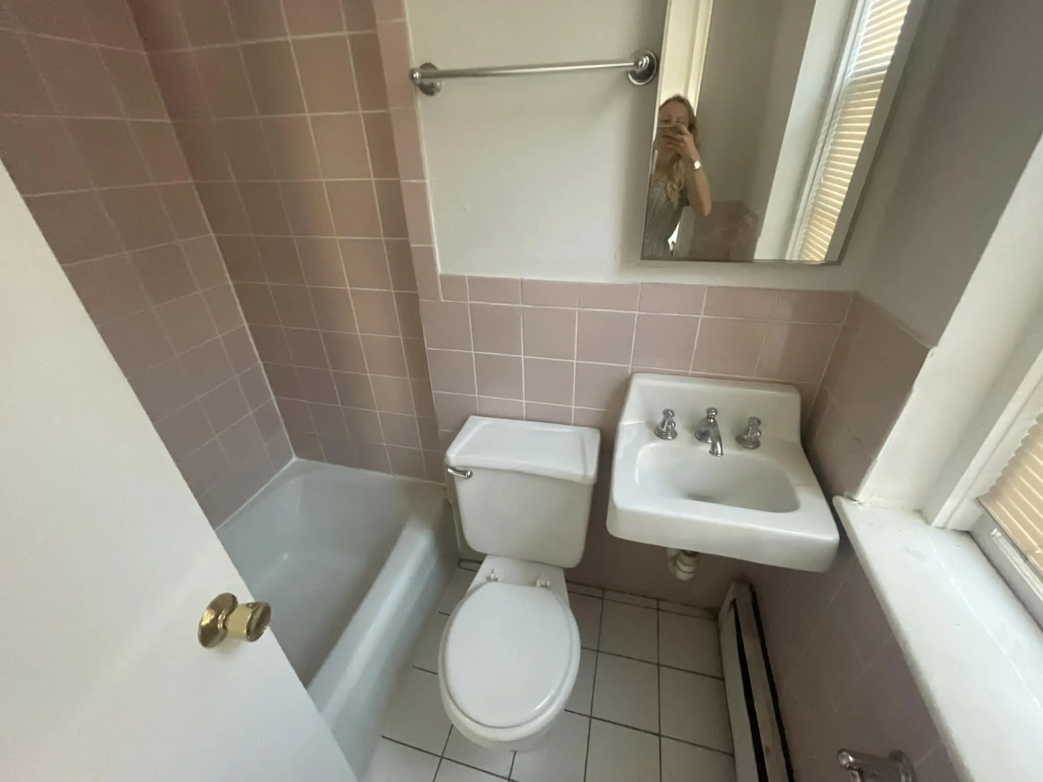 Studio bed, 1 bath apartment for rent at 61 South Huntington Ave Unit 1, Jamaica Plain — photo 3 of 4