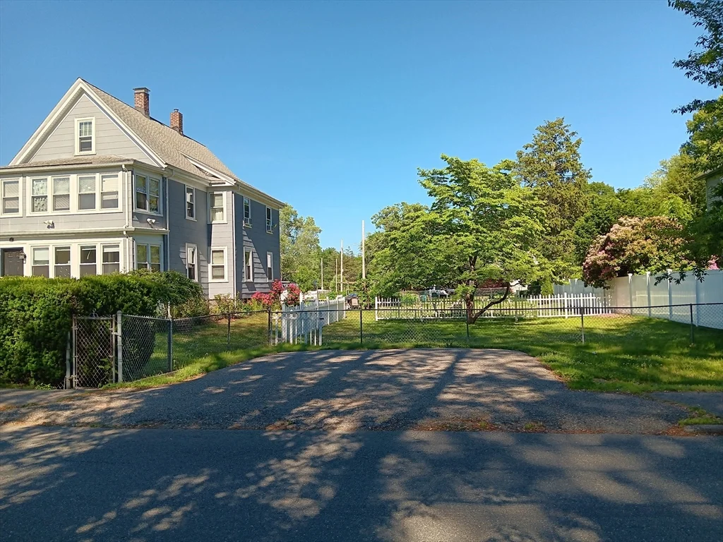 2 bed, 1 bath apartment for rent at 61 Spruce St Unit 1, North Abington — photo 2 of 25