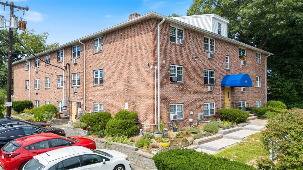 2 bed, 1 bath apartment for rent at 61 Storey Ave Unit 2, Newburyport — photo 4 of 15