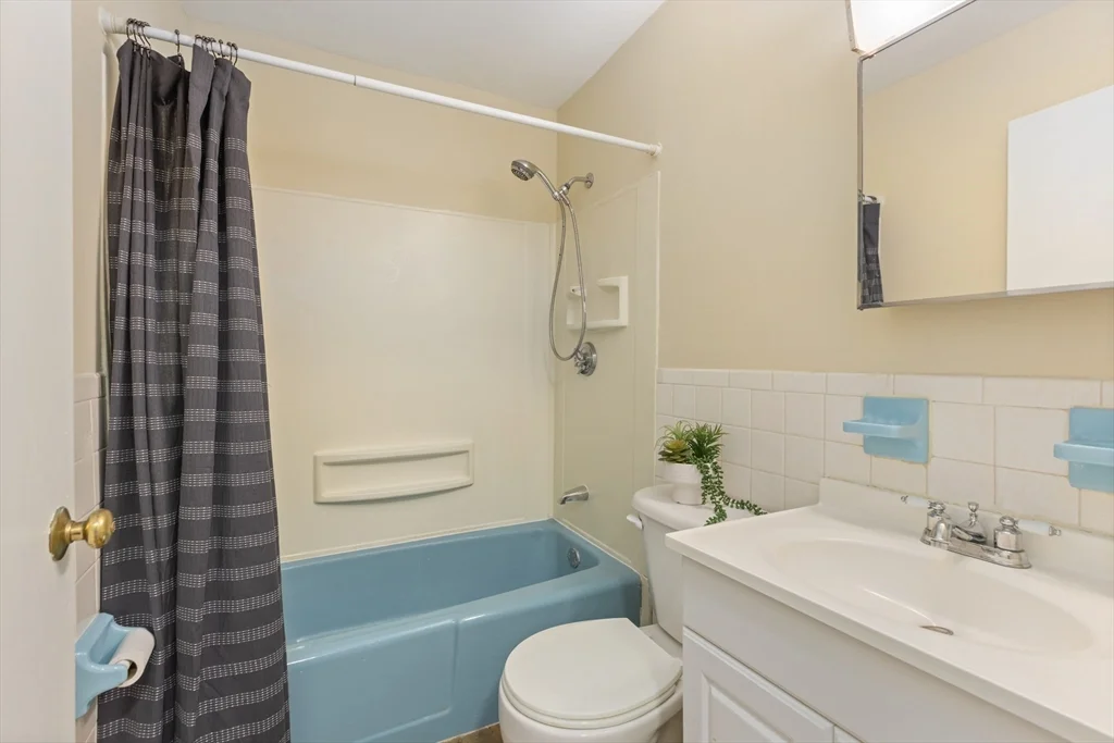 2 bed, 1 bath apartment for rent at 61 Storey Ave Unit 2, Newburyport — photo 10 of 15