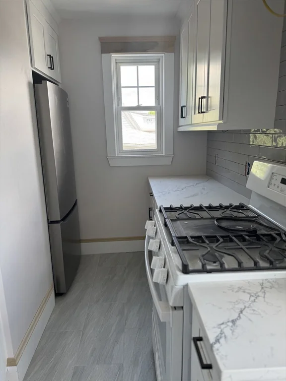 4 bed, 1 bath apartment for rent at 61 Templeton Pkwy Unit 61, Watertown — photo 3 of 34