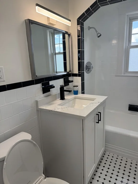 4 bed, 1 bath apartment for rent at 61 Templeton Pkwy Unit 61, Watertown — photo 9 of 34