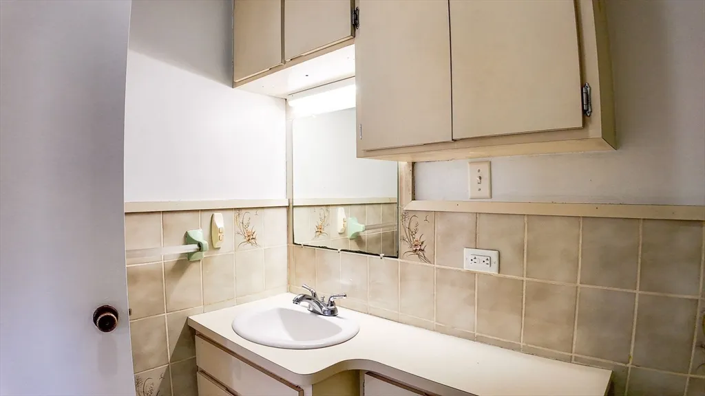 2 bed, 2 bath apartment for rent at 61 Thomas St Unit 1, Dedham — photo 13 of 17