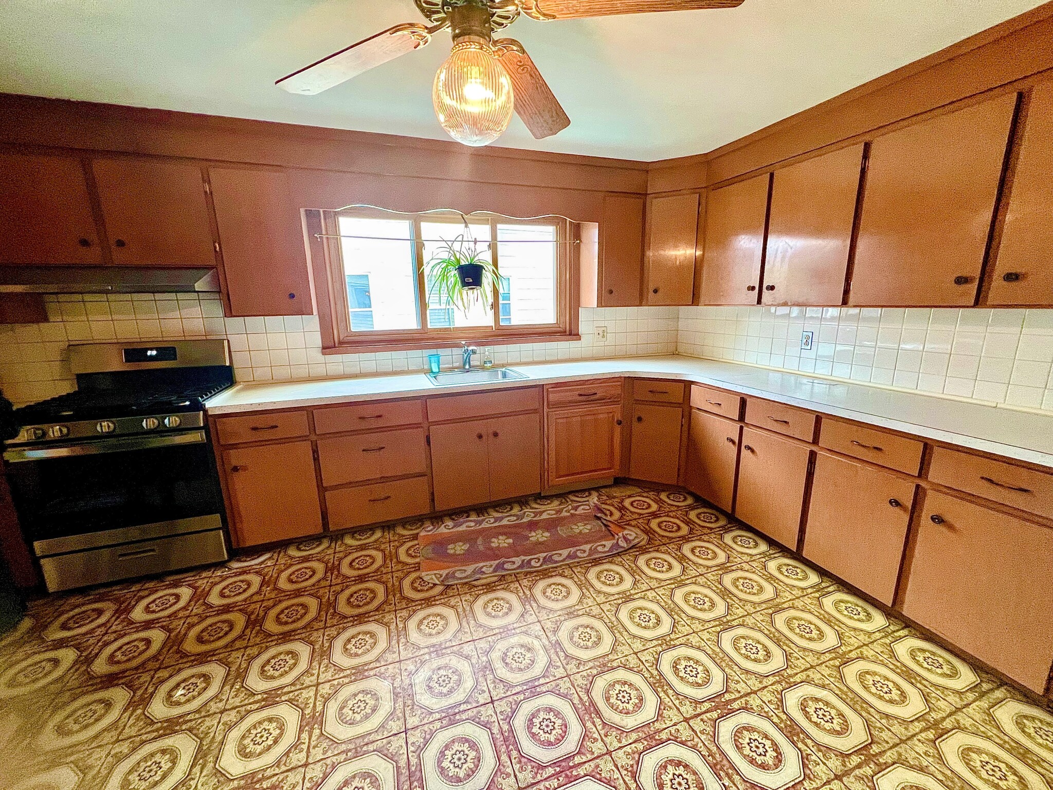 3 bed, 1 bath apartment for rent at 61 Tufts St Unit 2, East Somerville — photo 1 of 11
