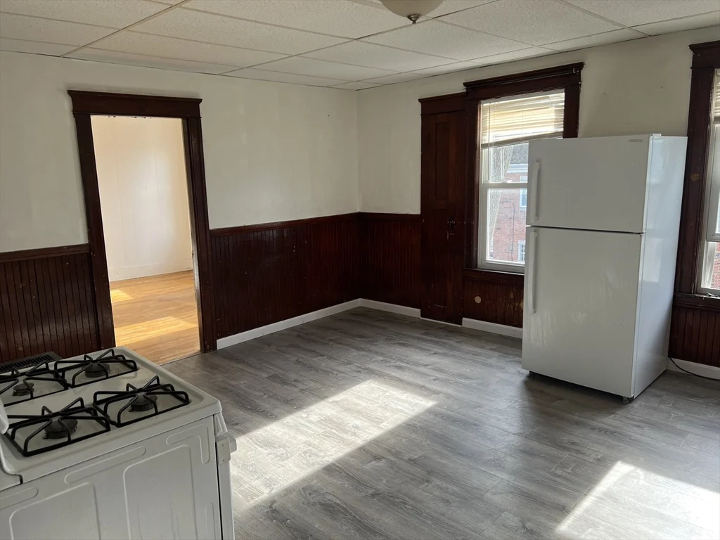 3 bed, 1 bath apartment for rent at 61 Vernon St Unit 3, New Worcester — photo 2 of 11