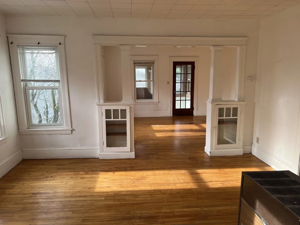 3 bed, 1 bath apartment for rent at 61 Vernon St Unit 3, New Worcester — photo 3 of 11