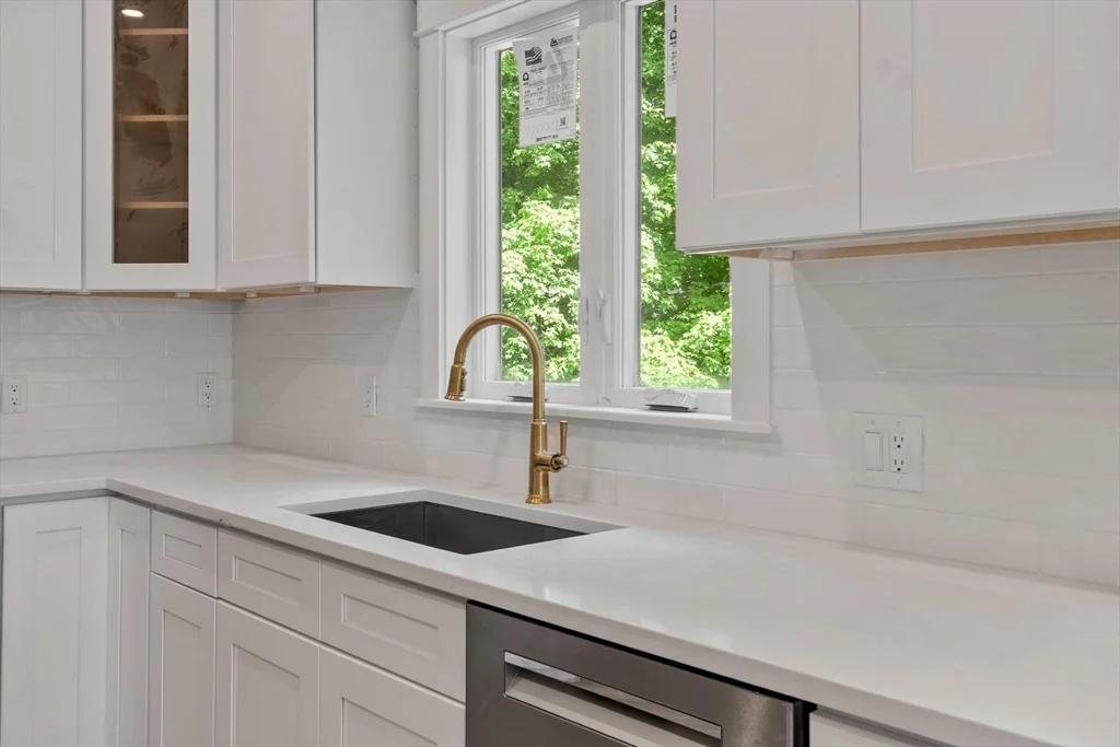 4 bed, 3 bath apartment for rent at 61 Warren St Unit 2, West Medford — photo 5 of 41