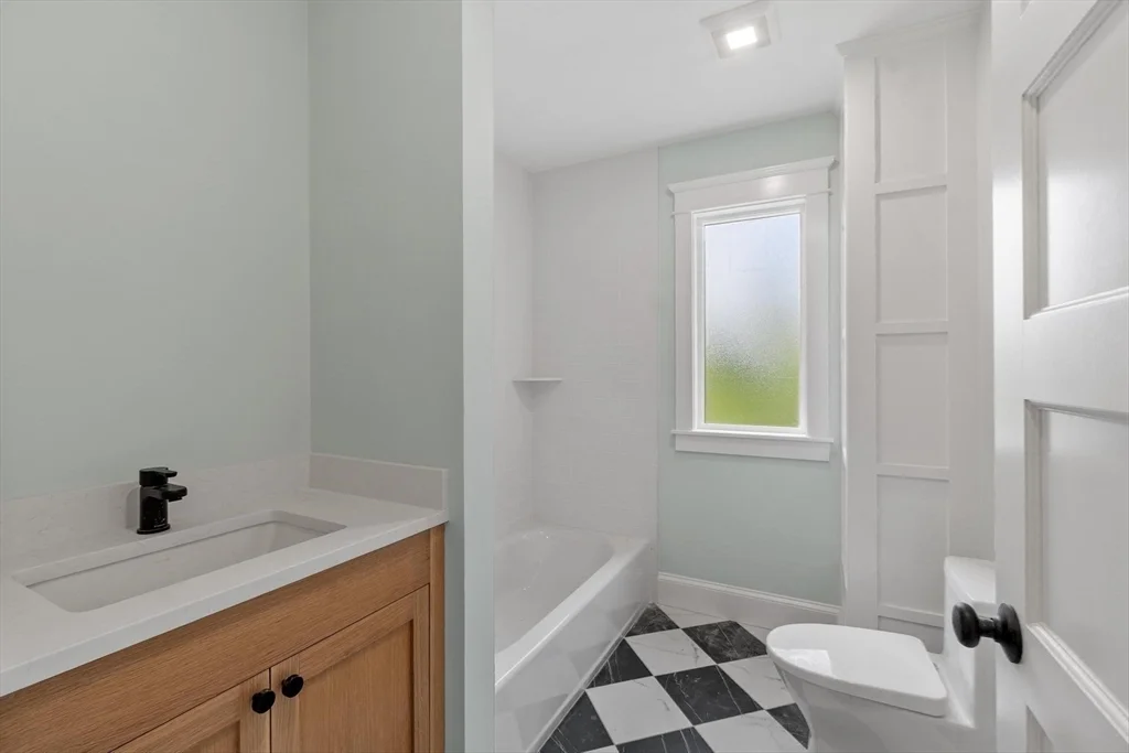 4 bed, 3 bath apartment for rent at 61 Warren St Unit 2, West Medford — photo 14 of 41