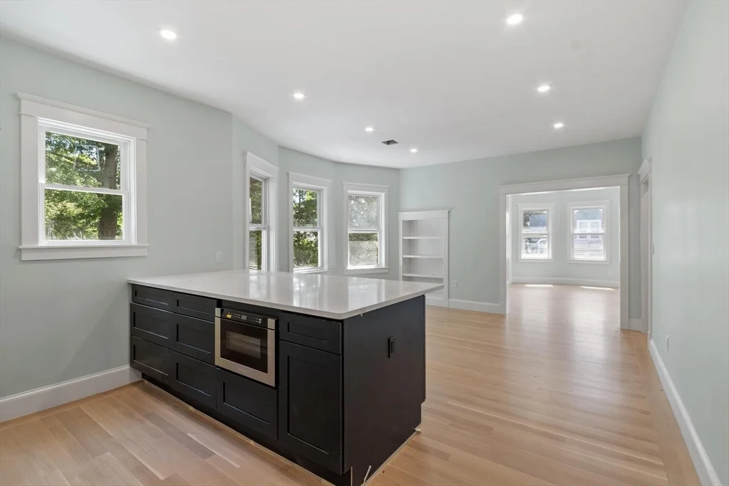 4 bed, 3 bath apartment for rent at 61 Warren St Unit 2, West Medford — photo 3 of 41