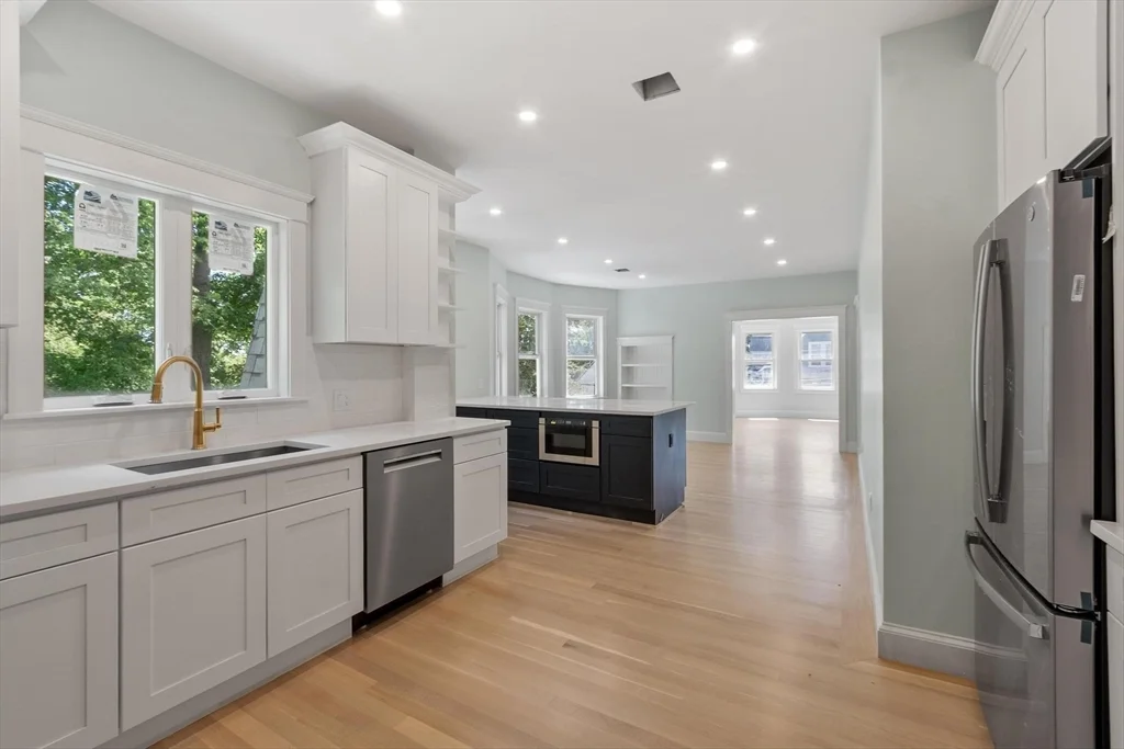 4 bed, 3 bath apartment for rent at 61 Warren St Unit 2, West Medford — photo 6 of 41